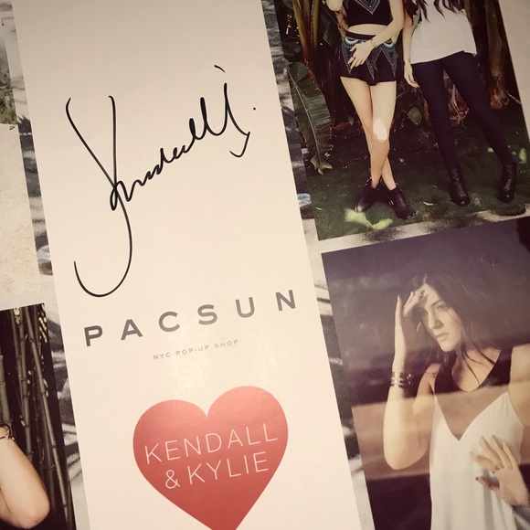 Kylie & Kendall Jenner サイン￼！Kardashians kendall-jenner-and-kylie-
